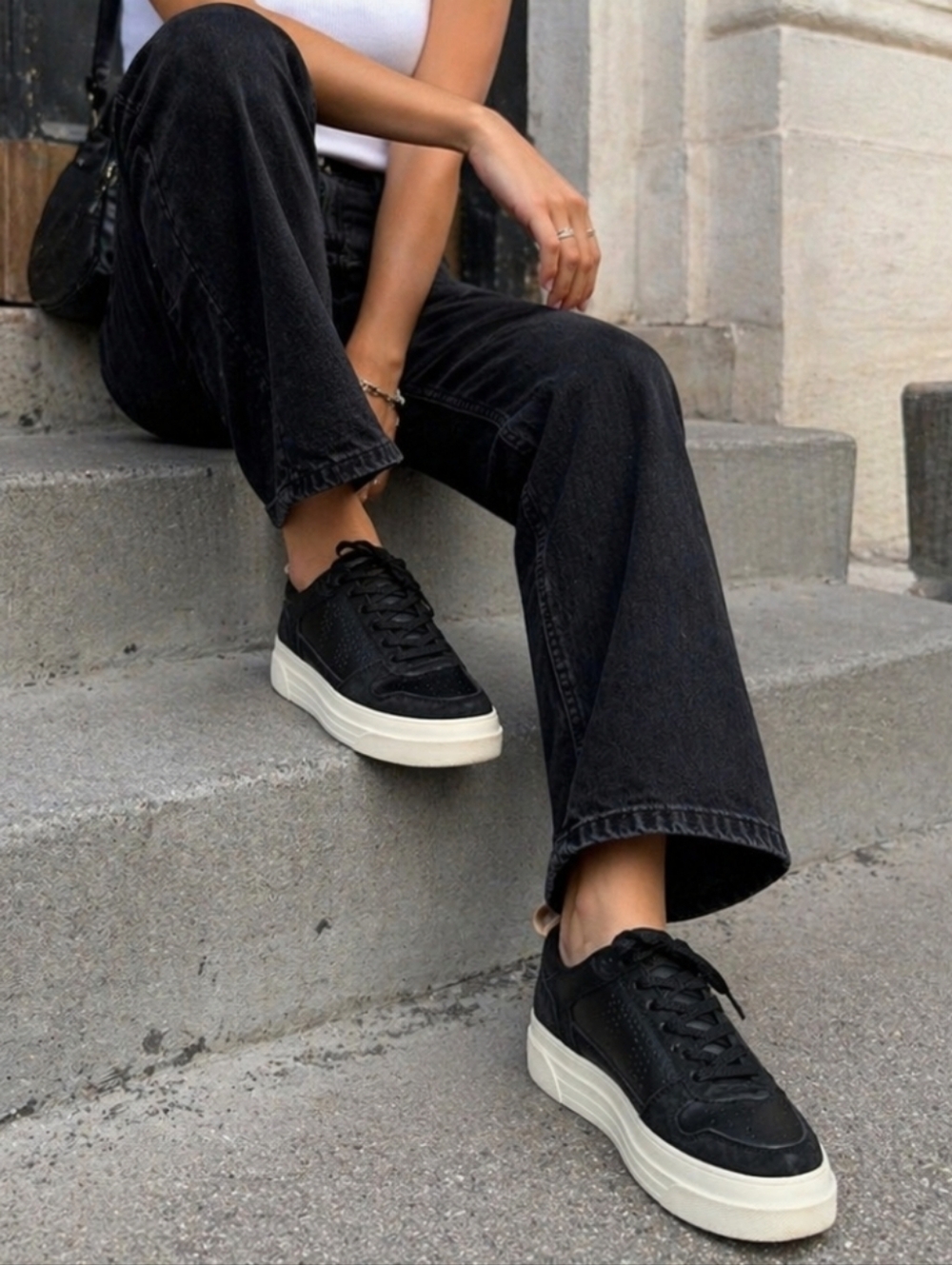Le Tigre Midtown Platform Sneakers Women’s 9 Black Leather Low Top Streetwear